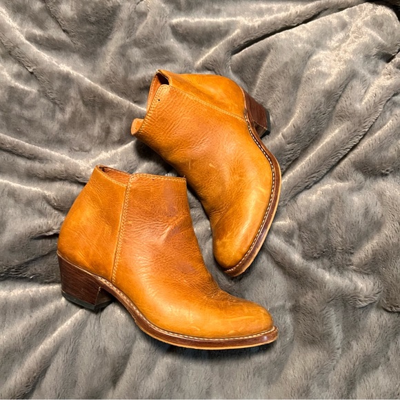 Adelante Shoe Co. Granada Ankle Boots - Picture 5 of 8